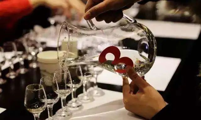 【汤臣一品酒业】古板工艺酿造，，康健酒，，定心喝！ - 贵州汤臣酒业有限责任公司 -  